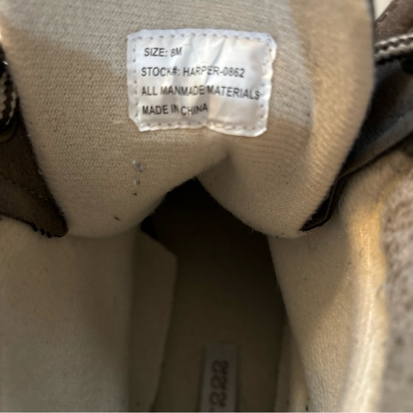 Women’s duck boots, brown and tan just above the ankle size 8 - Picture 6 of 7